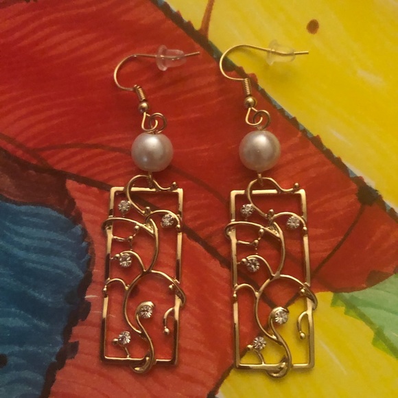 Homemade Beautiful Dangle Crystal Earrings. - Picture 3 of 3